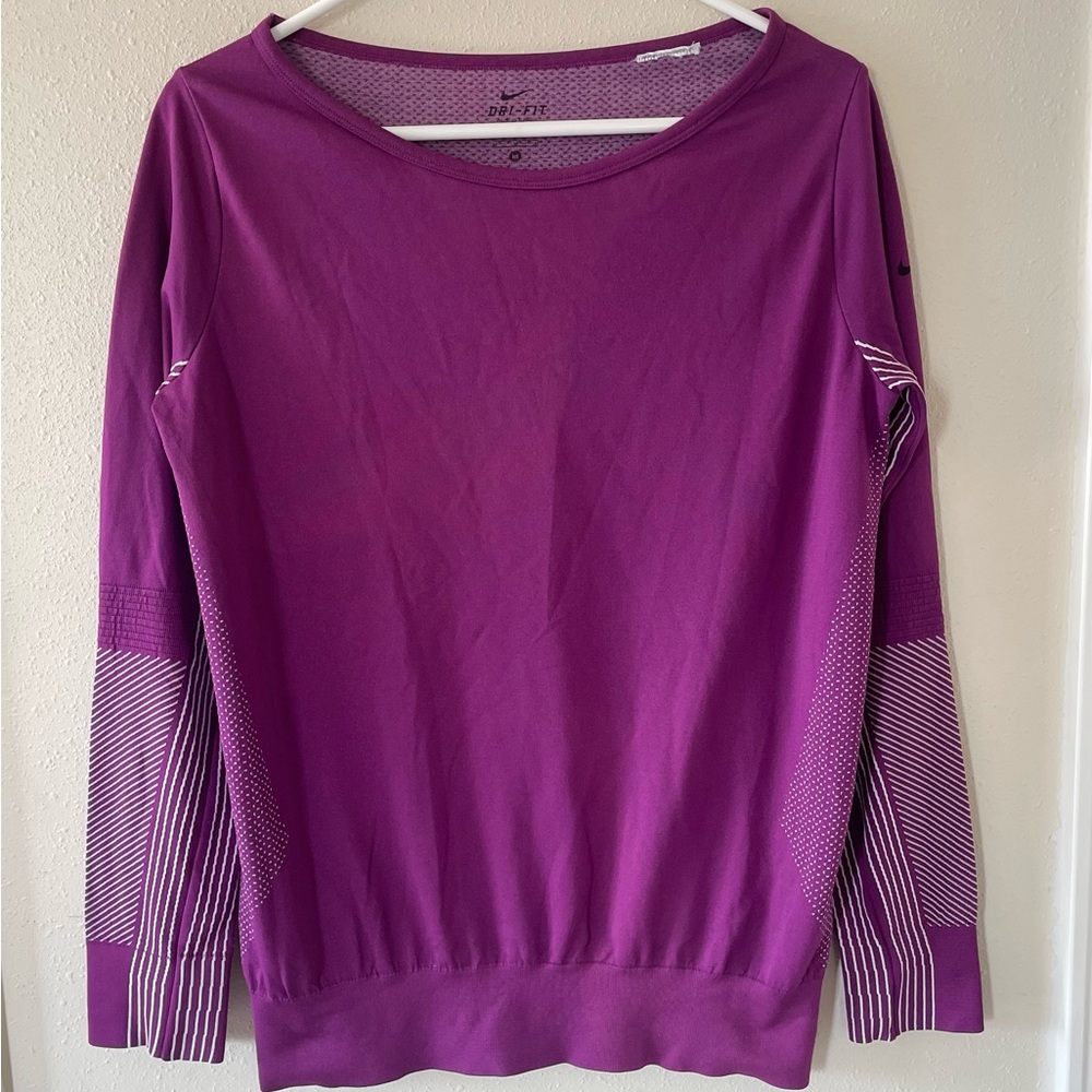 Nike Dri Fit sz Medium Womens Purple Athletic Activewear Long Sleeve Top Y2K